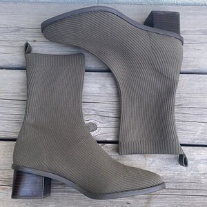 Everlane The High Ankle Re-Knit Glove Boot In Olive Size 8 Worn Once - Rare Find